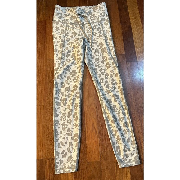GAP Pants - Gap Fit High Rise Leggings Blackout Beige Animal Print Women’s Size XS Pockets